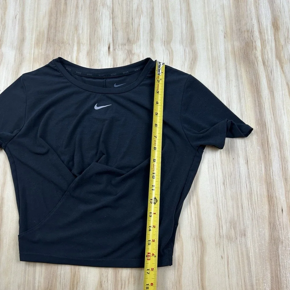 Nike Dri-FIT Woman's Black Short Sleeve Crew Neck Pullover T-Shirt Logo XS